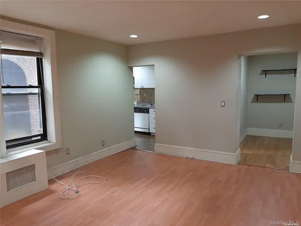 $2,400 | 1 Hillside Avenue, Unit 1A, Great Neck, NY 11021