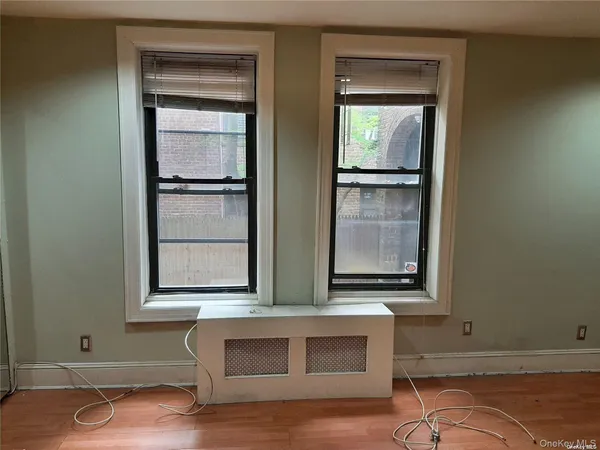 $2,400 | 1 Hillside Avenue, Unit 1A, Great Neck, NY 11021