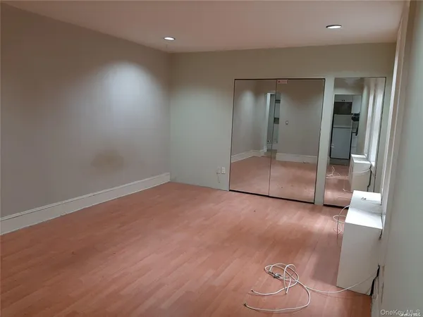 $2,400 | 1 Hillside Avenue, Unit 1A, Great Neck, NY 11021