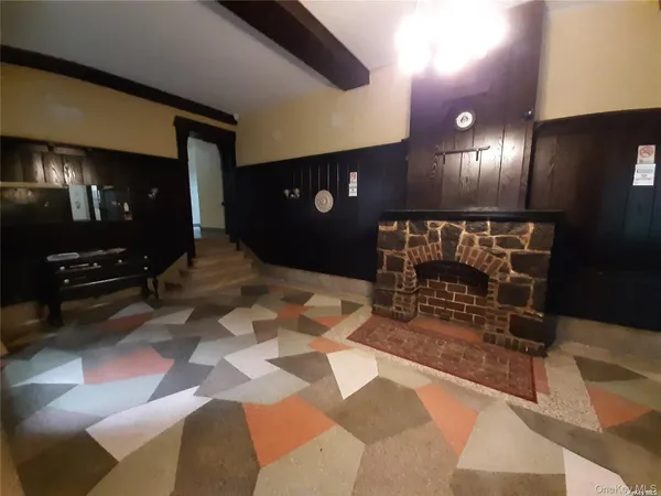 $2,400 | 1 Hillside Avenue, Unit 1A, Great Neck, NY 11021