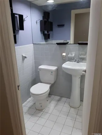 $2,400 | 1 Hillside Avenue, Unit 1A, Great Neck, NY 11021