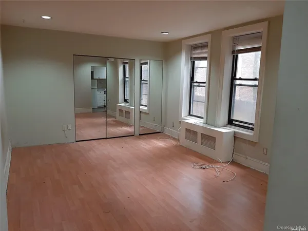 $2,400 | 1 Hillside Avenue, Unit 1A, Great Neck, NY 11021