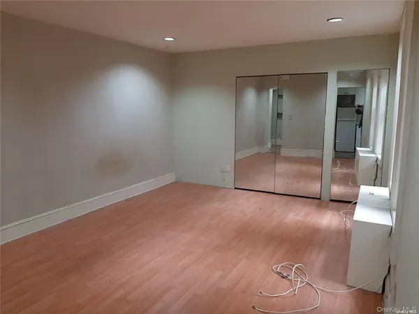 $2,400 | 1 Hillside Avenue, Unit 1A, Great Neck, NY 11021