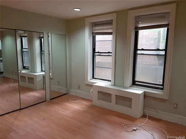 $2,400 | 1 Hillside Avenue, Unit 1A, Great Neck, NY 11021