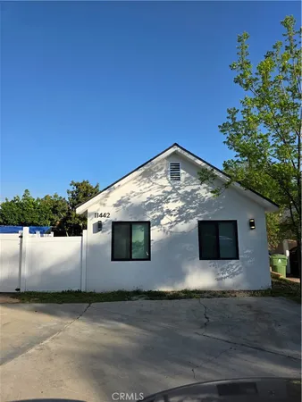 $1,800 | 11442 Kamloops Place, Sylmar, CA 91342