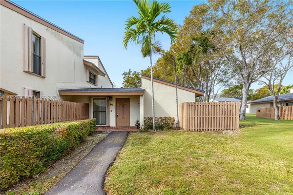 $2,600 | 11522 Southwest 109th Road, Unit 36W, Miami, FL 33176