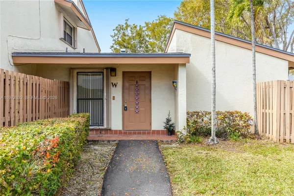 $2,600 | 11522 Southwest 109th Road, Unit 36W, Miami, FL 33176
