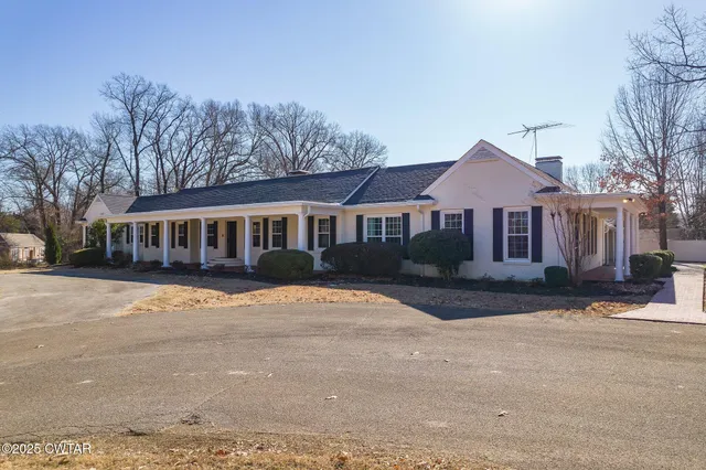 $1,199,000 | 222 Country Club Lane, Jackson, TN 38305