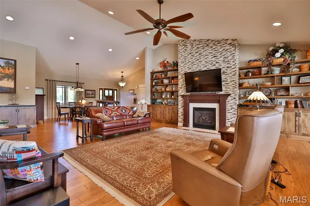 $899,900 | 1019 Bermuda Drive, Edwardsville, IL 62025