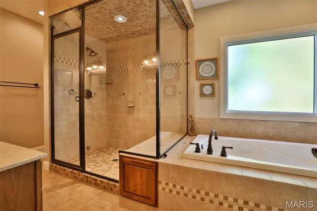 $899,900 | 1019 Bermuda Drive, Edwardsville, IL 62025