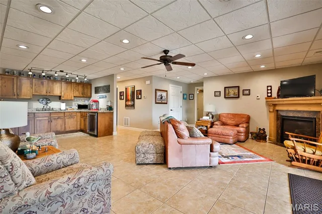 $899,900 | 1019 Bermuda Drive, Edwardsville, IL 62025