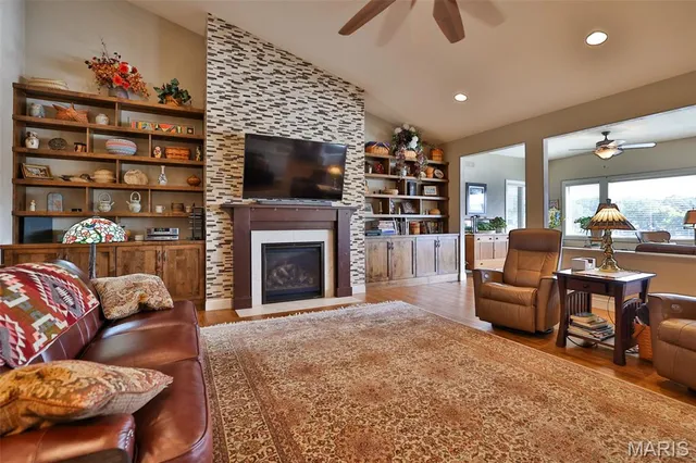 $899,900 | 1019 Bermuda Drive, Edwardsville, IL 62025