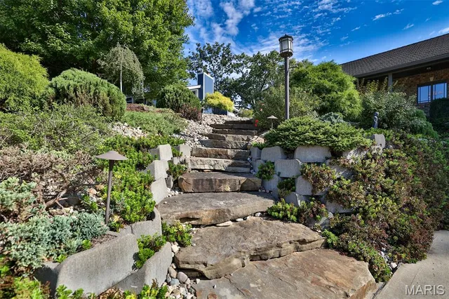 $899,900 | 1019 Bermuda Drive, Edwardsville, IL 62025