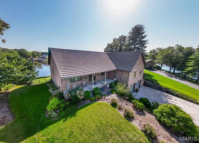 $899,900 | 1019 Bermuda Drive, Edwardsville, IL 62025