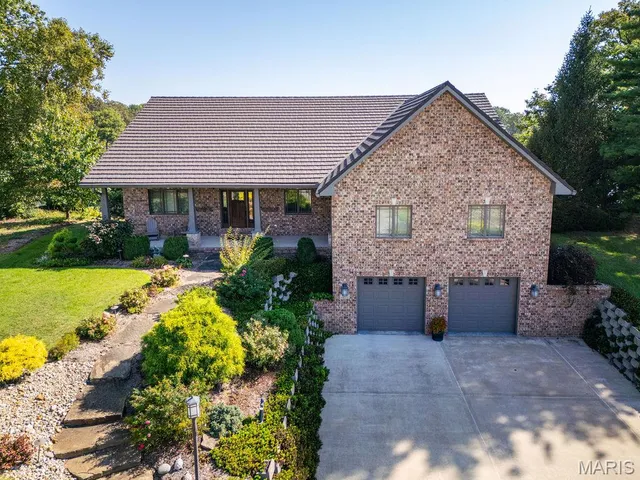 $899,900 | 1019 Bermuda Drive, Edwardsville, IL 62025