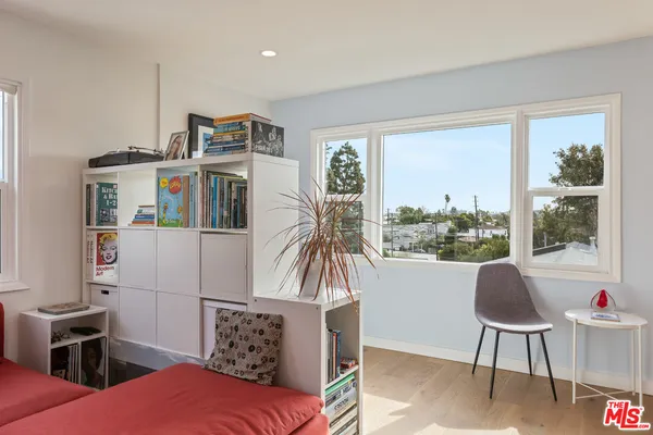 $2,035,888 | 2922 Highland Avenue, Santa Monica, CA 90405