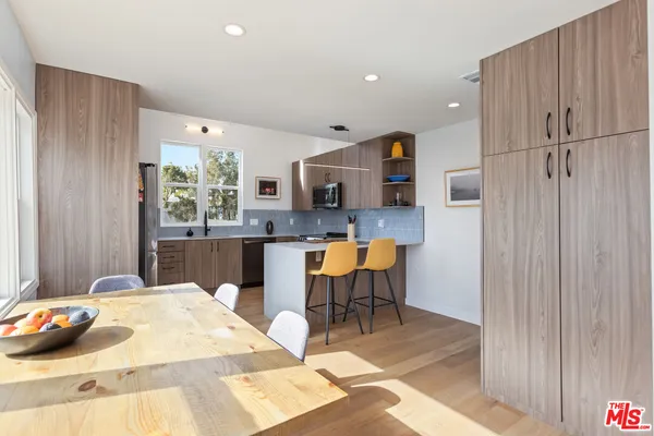 $2,035,888 | 2922 Highland Avenue, Santa Monica, CA 90405