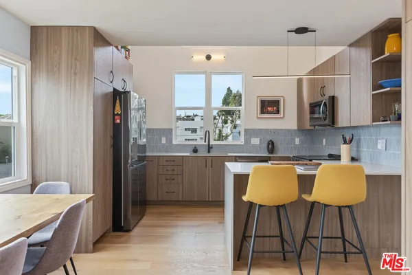 $2,035,888 | 2922 Highland Avenue, Santa Monica, CA 90405
