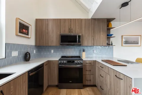 $2,150,000 | 2922 Highland Avenue, Santa Monica, CA 90405