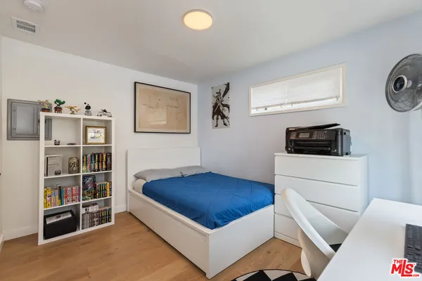 $2,035,888 | 2922 Highland Avenue, Santa Monica, CA 90405