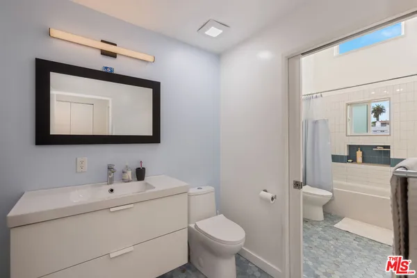 $2,035,888 | 2922 Highland Avenue, Santa Monica, CA 90405