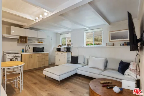 $2,150,000 | 2922 Highland Avenue, Santa Monica, CA 90405