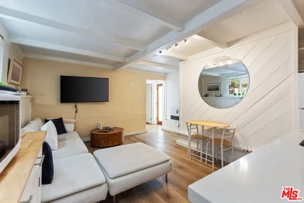$2,035,888 | 2922 Highland Avenue, Santa Monica, CA 90405