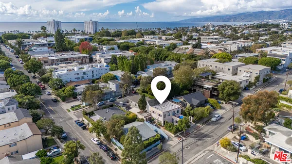 $2,035,888 | 2922 Highland Avenue, Santa Monica, CA 90405
