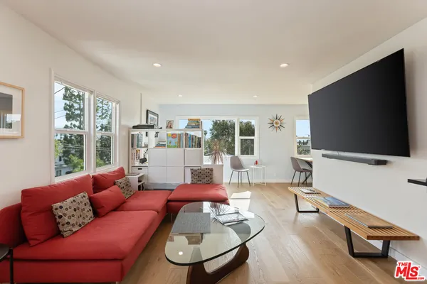 $2,035,888 | 2922 Highland Avenue, Santa Monica, CA 90405
