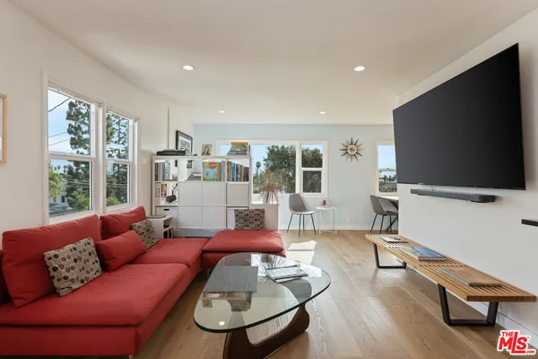 $2,035,888 | 2922 Highland Avenue, Santa Monica, CA 90405