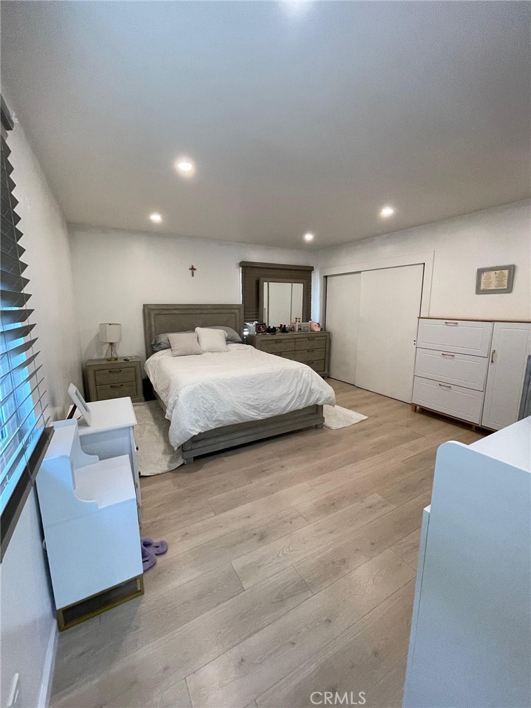 840 East Meadbrook Street Carson, CA 90746 - Photo 23 of 32 a spacious bedroom with a bed and a couch