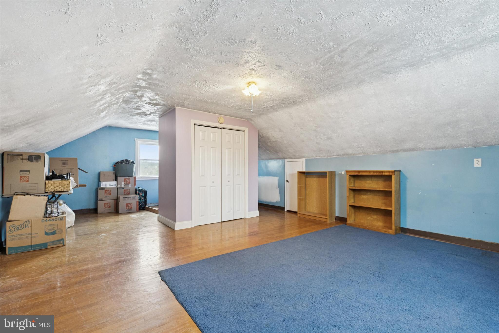 1185 Kepler Road Pottstown, PA 19464 - Photo 12 of 21 a living room with furniture and a lamp