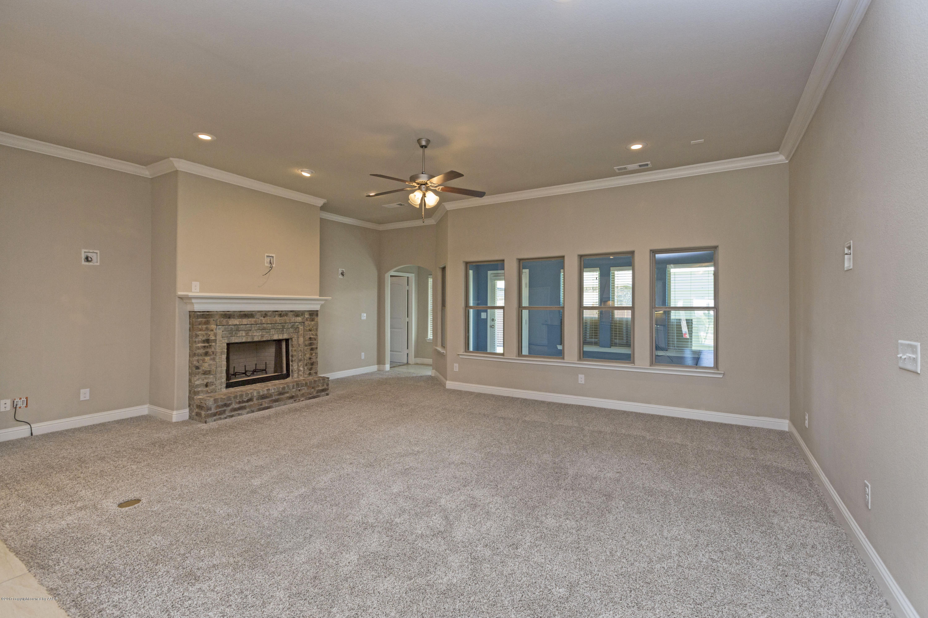 7200 Sinclair Street Amarillo, TX 79119 - Photo 8 of 25 Living Room