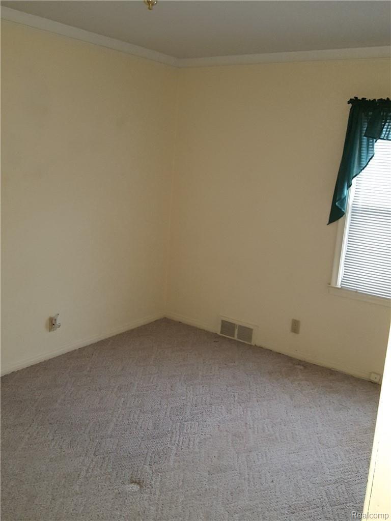 14827 Champaign Road Allen Park, MI 48101 - Photo 14 of 23 20190328_114700.jpg