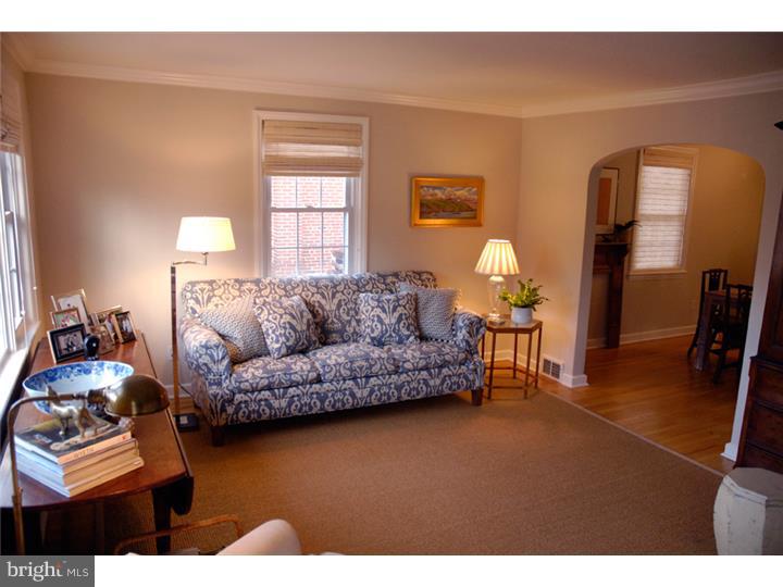 112 Richmond Road Paoli, PA 19301 - Photo 2 of 20 Living Room