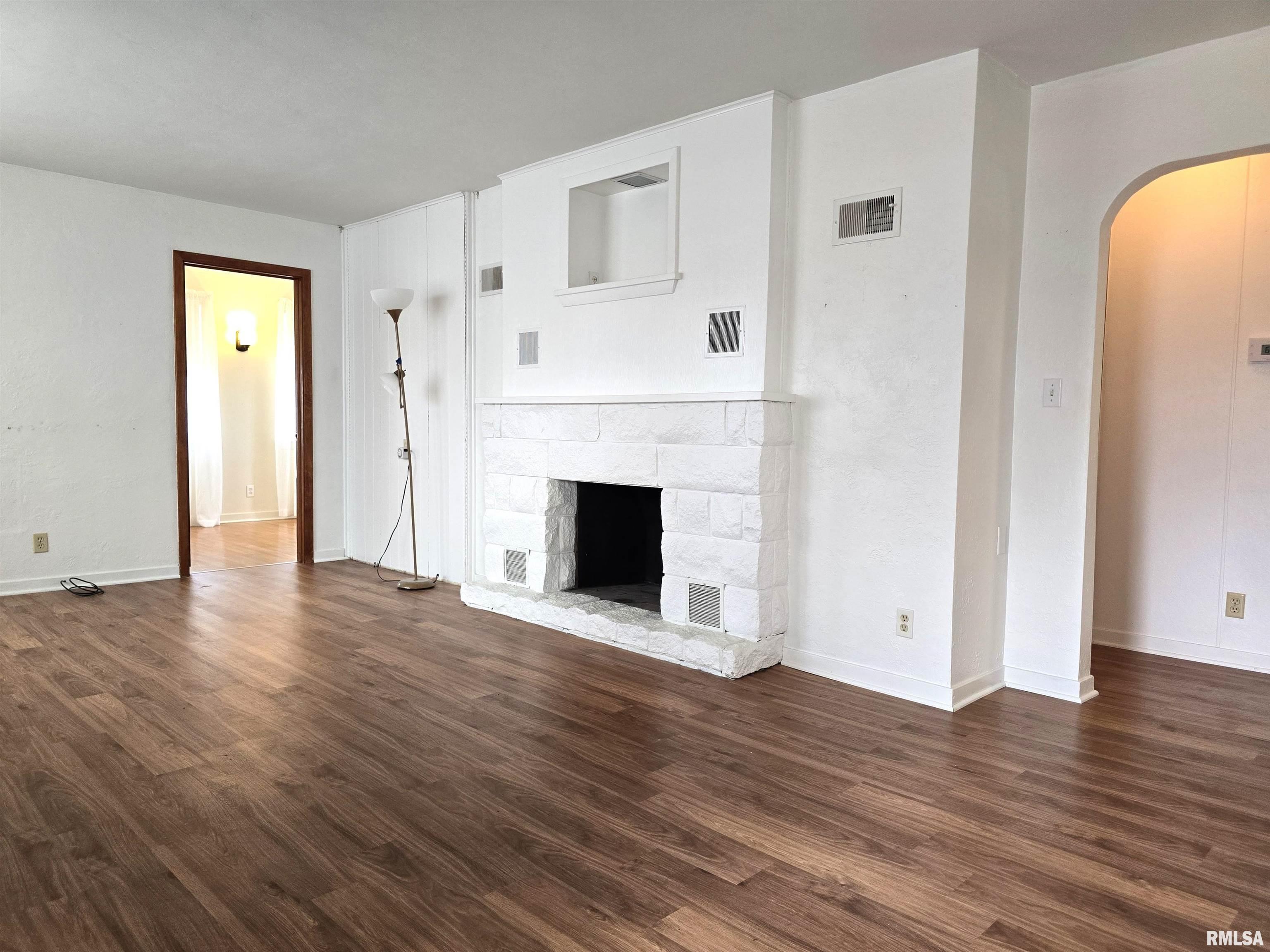 1208 South 9th Street Pekin, IL 61554 - Photo 4 of 21