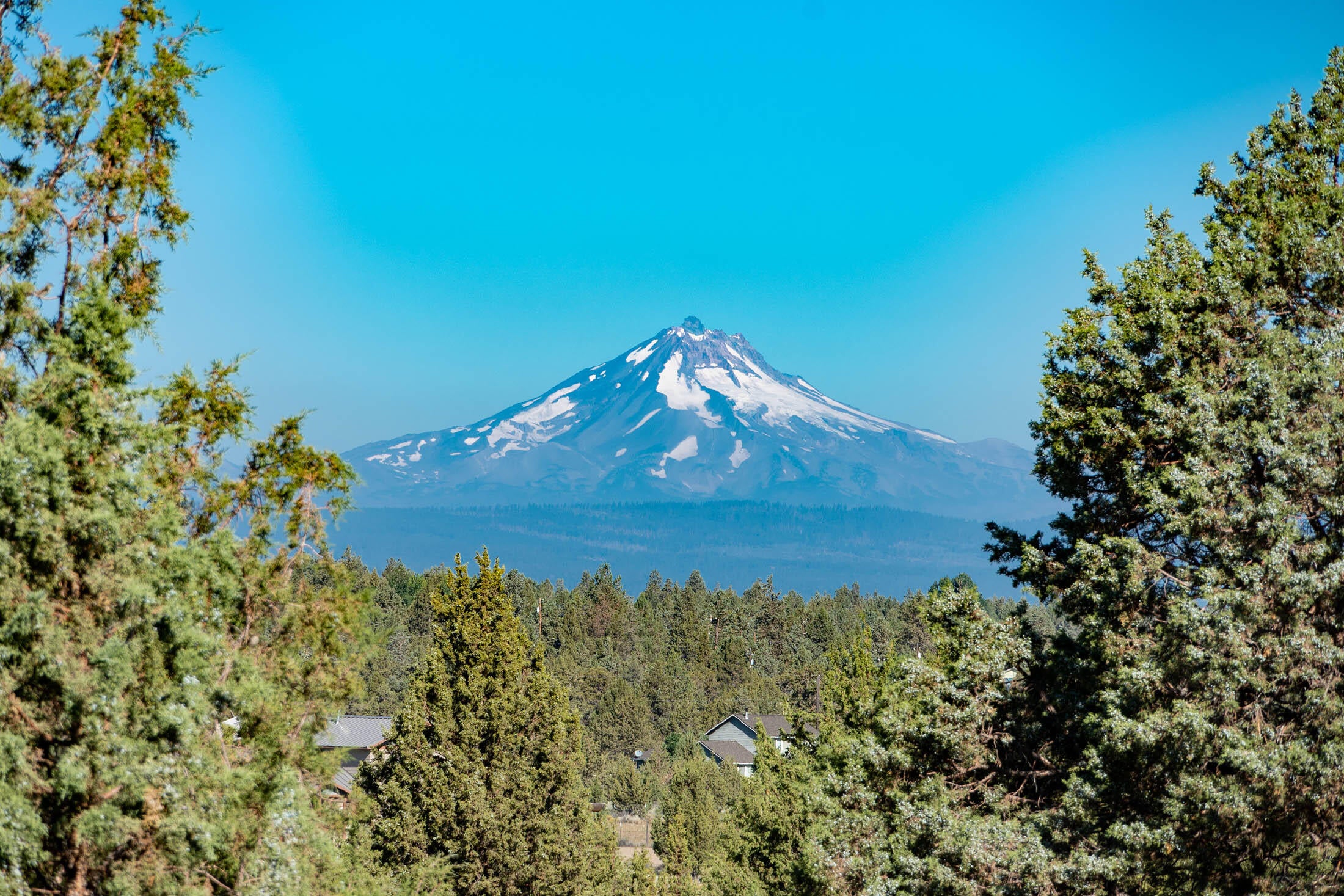 7271 Southwest Onyx Road Terrebonne, OR 97760 - Photo 5 of 43 Enjoy these views from the living spaces and large deck.