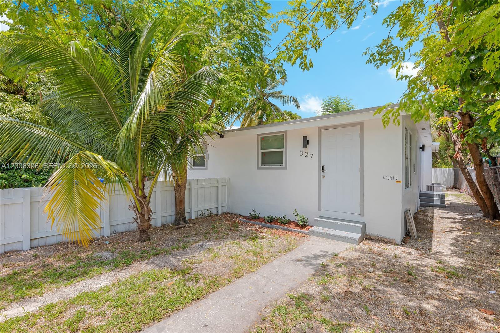 327 Northeast 55th Street, Unit 2 Miami, FL 33137 - Photo 14 of 14 a backyard of a house