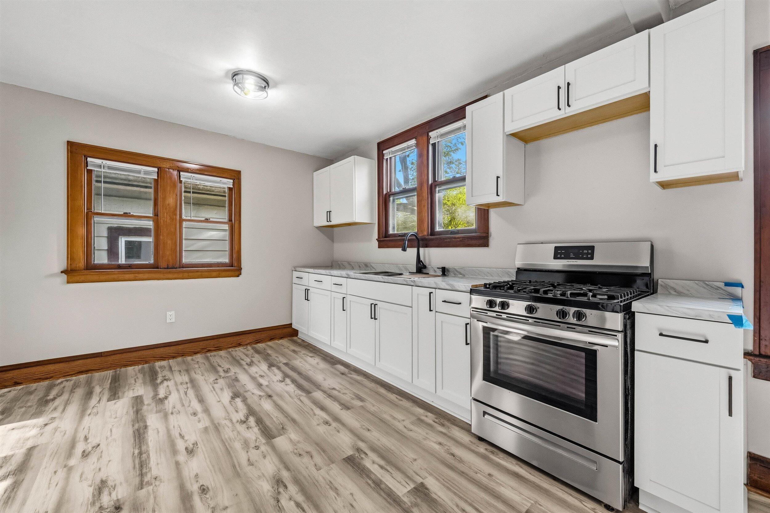 2419 North 53rd Street Milwaukee, WI 53210 - Photo 12 of 28 12-Kitchen