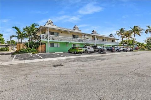 $220,000 | 2124 Northeast 5th Avenue, Unit 212, Wilton Manors, FL 33305