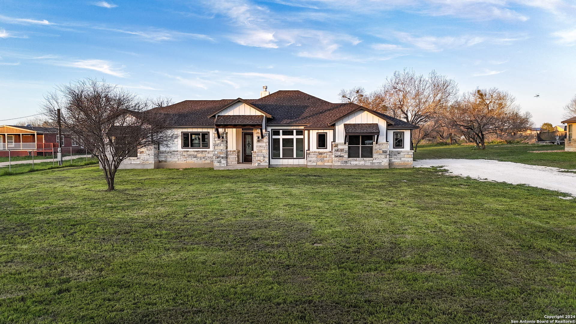 8004 South Foster Rd  