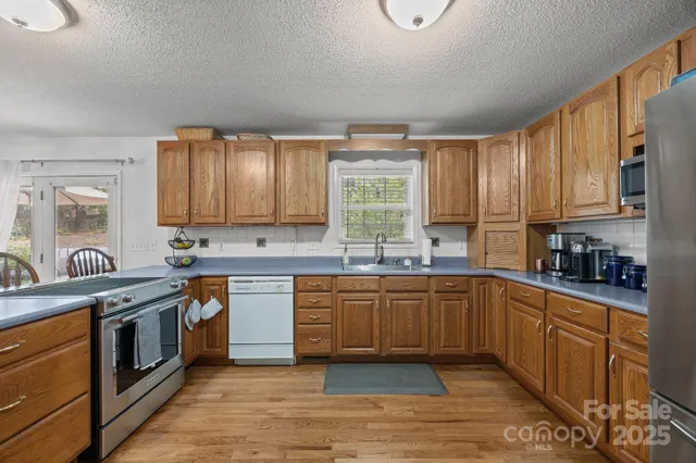 $670,000 | 124 Lytle Cove Road, Swannanoa, NC 28778