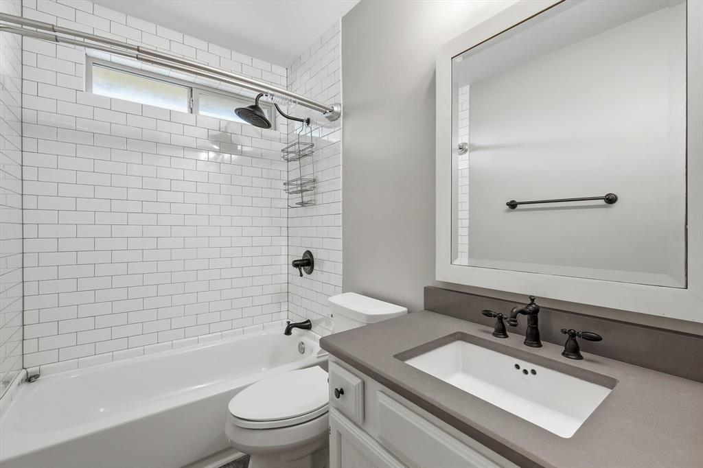 2917 Roxboro Road Euless, TX 76039 - Photo 19 of 24 Upstairs bathroom