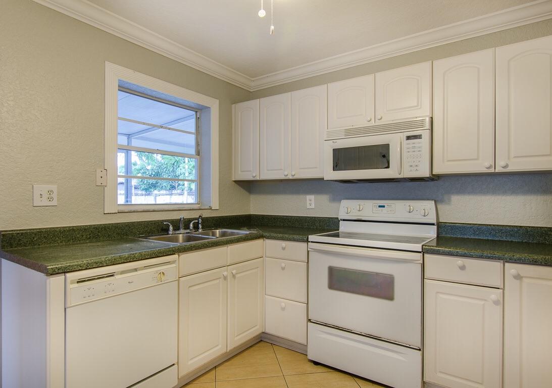 283 Southwest 2nd Street Boca Raton, FL 33432 - Photo 10 of 25 image