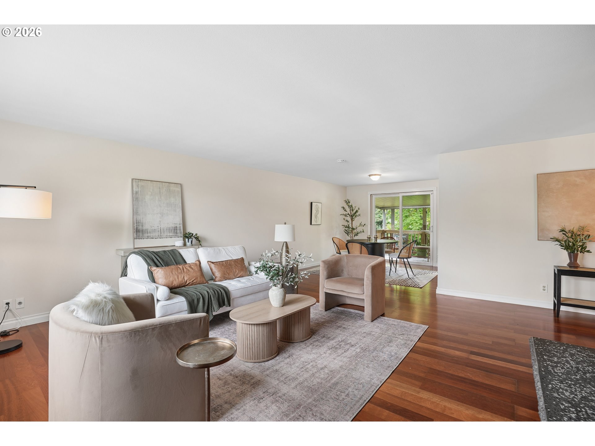 992 South South End Road Oregon City, OR 97045 - Photo 5 of 38 a living room with furniture and wooden floor