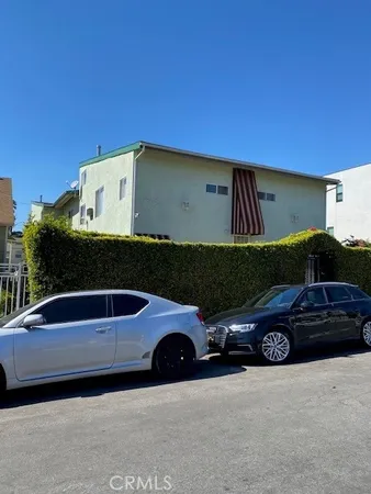 a house view with a outdoor space