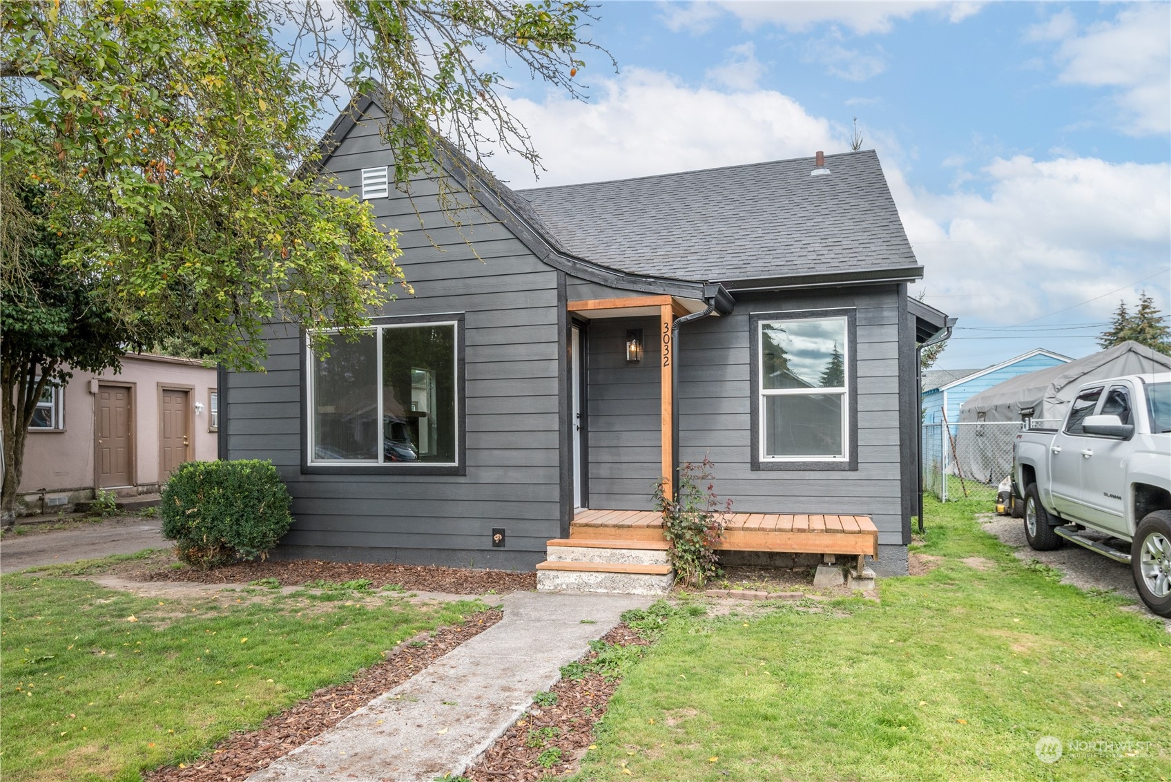 3032 Dover Street Longview, WA 98632 - Photo 1 of 26 Gallery Image 1
