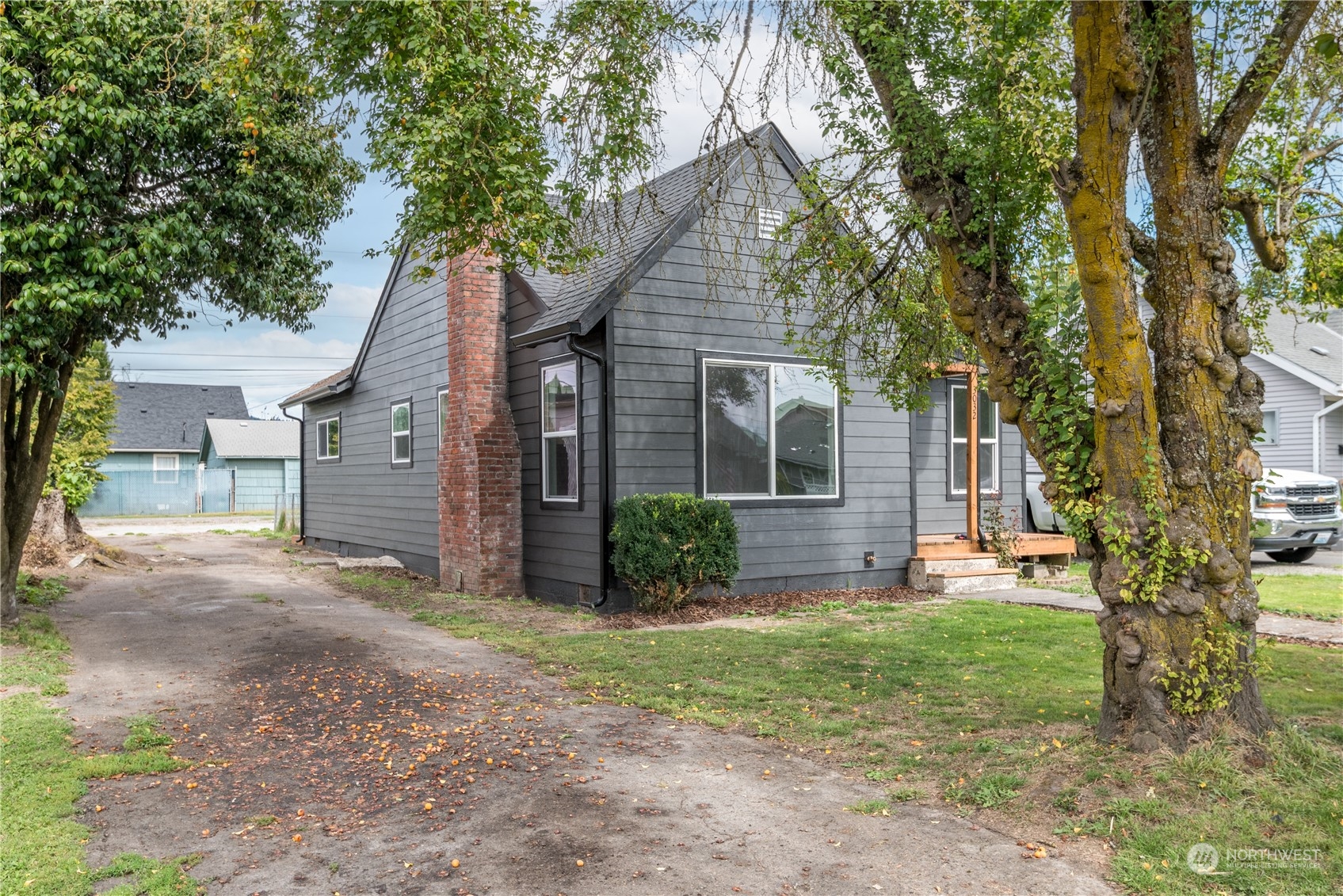 3032 Dover Street Longview, WA 98632 - Photo 2 of 26 Gallery Image 2