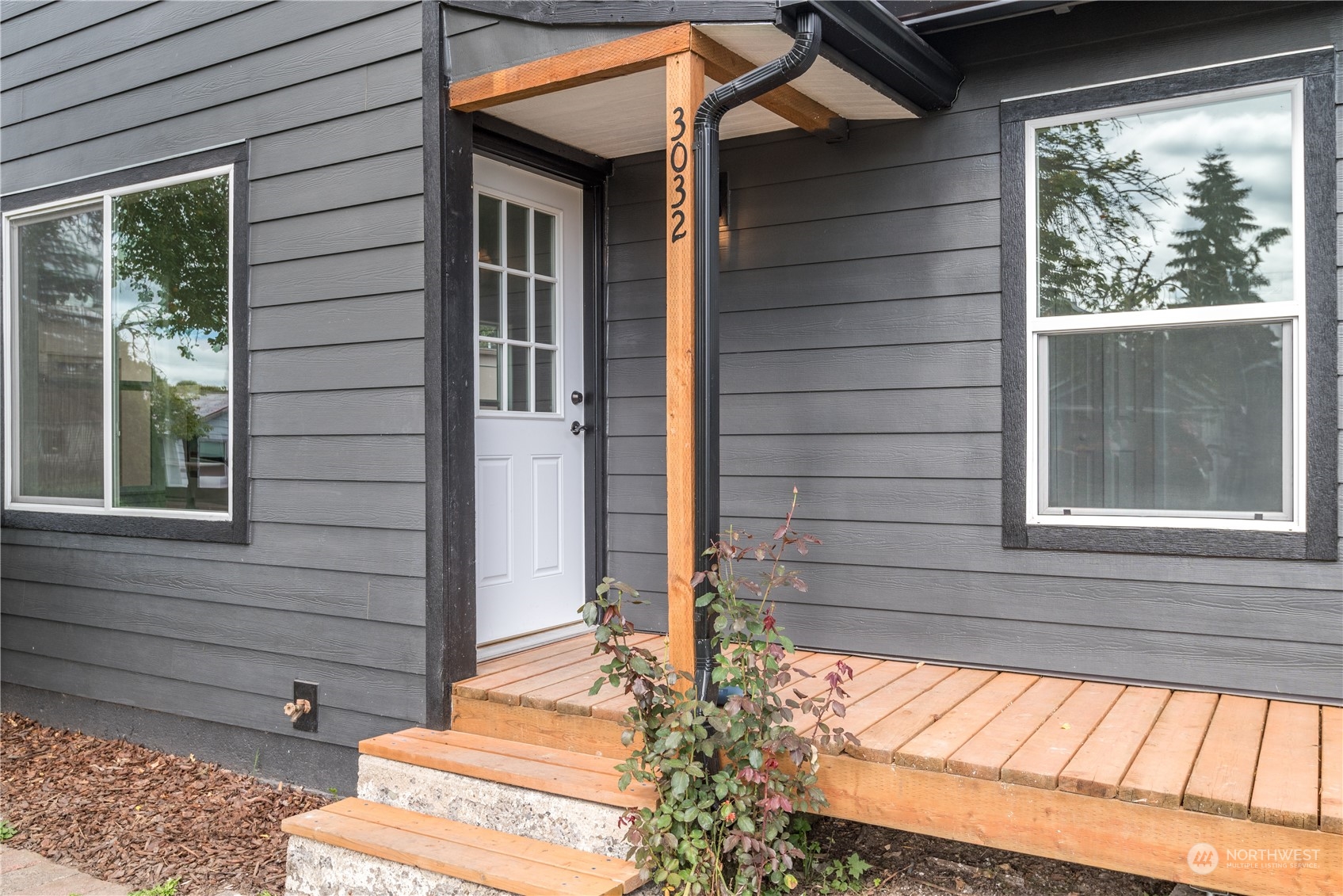 3032 Dover Street Longview, WA 98632 - Photo 3 of 26 Gallery Image 3