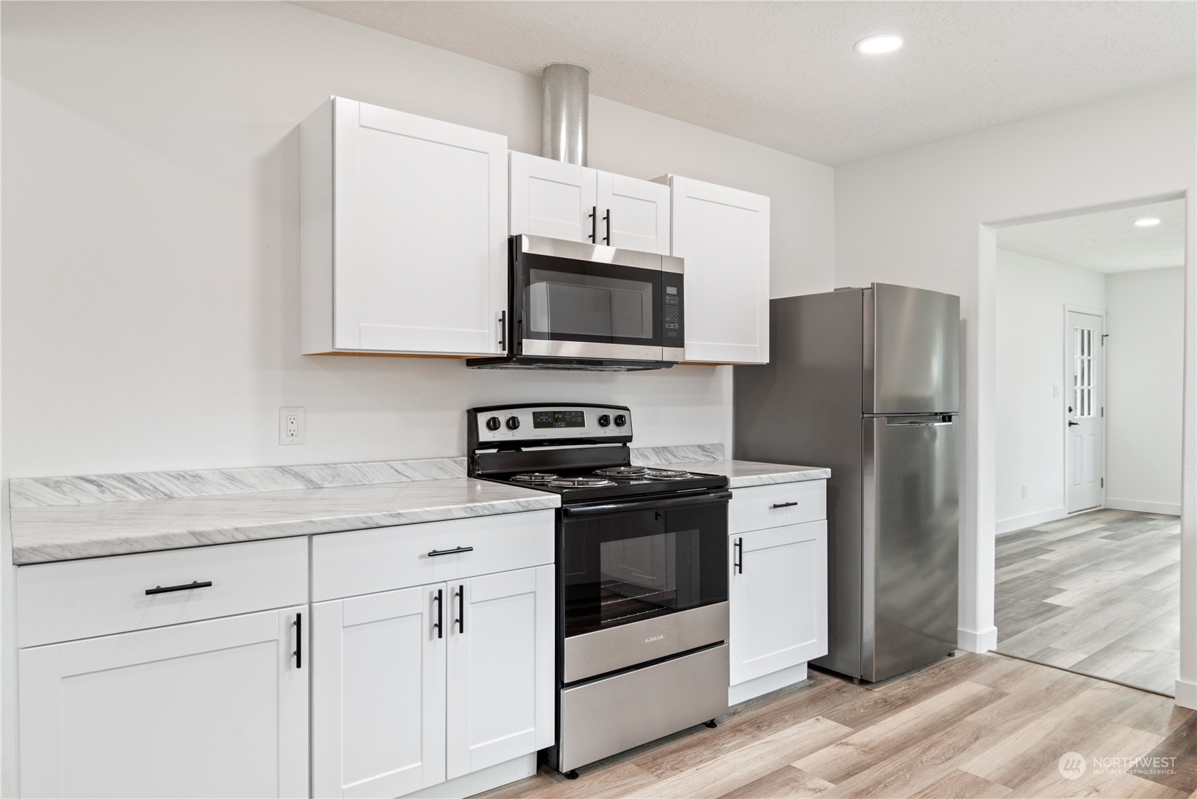 3032 Dover Street Longview, WA 98632 - Photo 9 of 26 Gallery Image 9